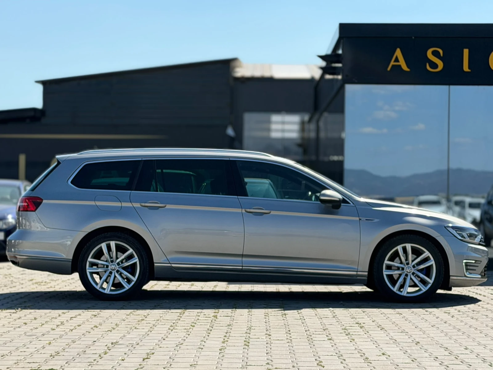 VW Passat / GTE / 1.4I HYBRID / 218 HP / DISTRONIC / PANO / , снимка 6 - Автомобили и джипове - 56129917