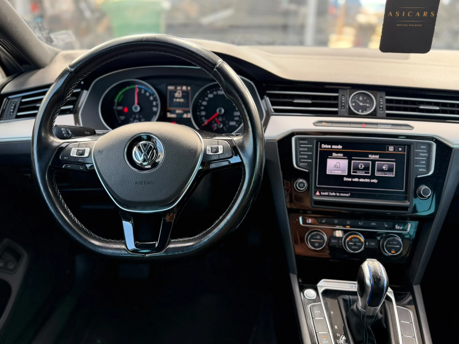 VW Passat / GTE / 1.4I HYBRID / 218 HP / DISTRONIC / PANO / , снимка 15 - Автомобили и джипове - 56129917