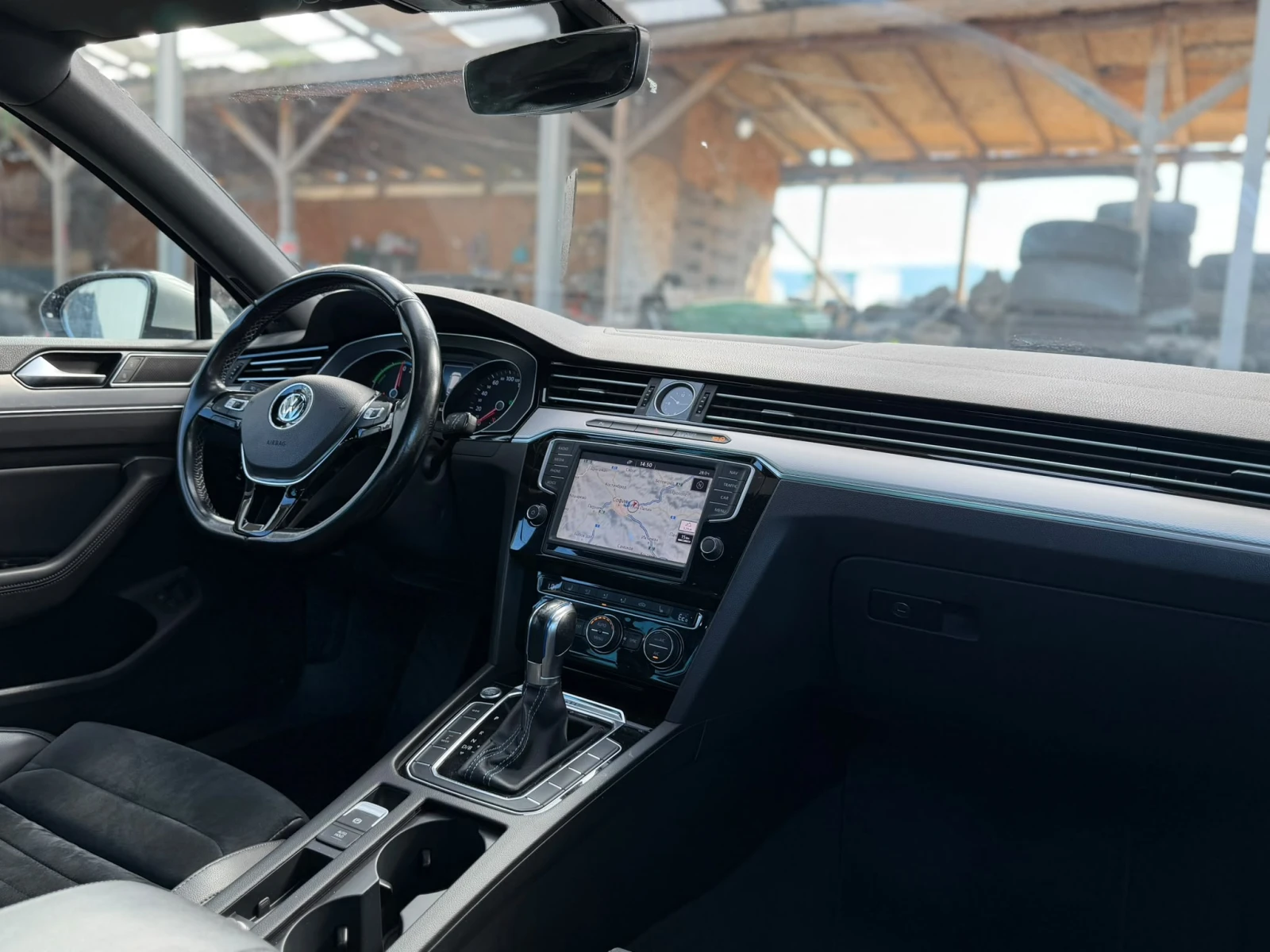 VW Passat / GTE / 1.4I HYBRID / 218 HP / DISTRONIC / PANO / , снимка 12 - Автомобили и джипове - 56129917