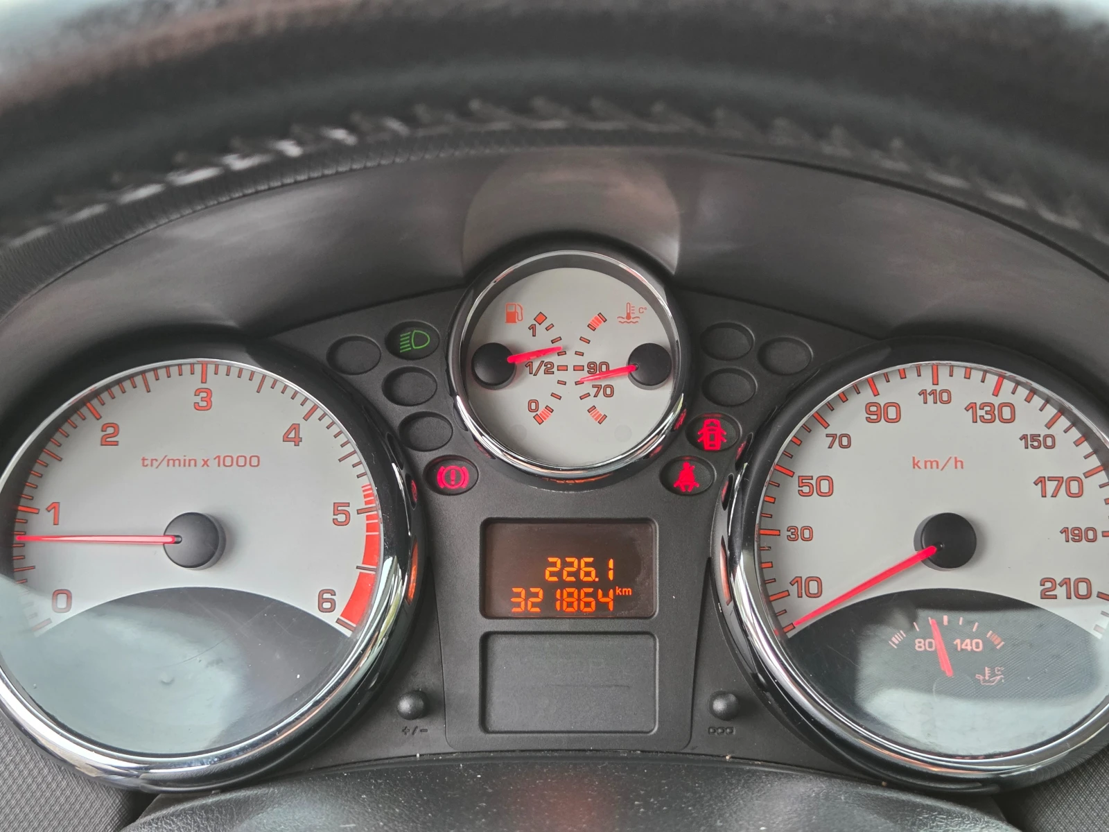 Peugeot 207, снимка 12 - Автомобили и джипове - 56617721