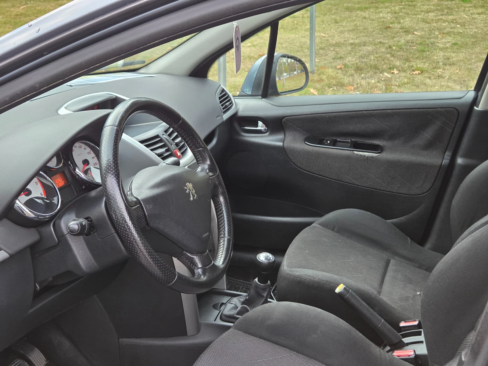 Peugeot 207, снимка 11 - Автомобили и джипове - 56617721