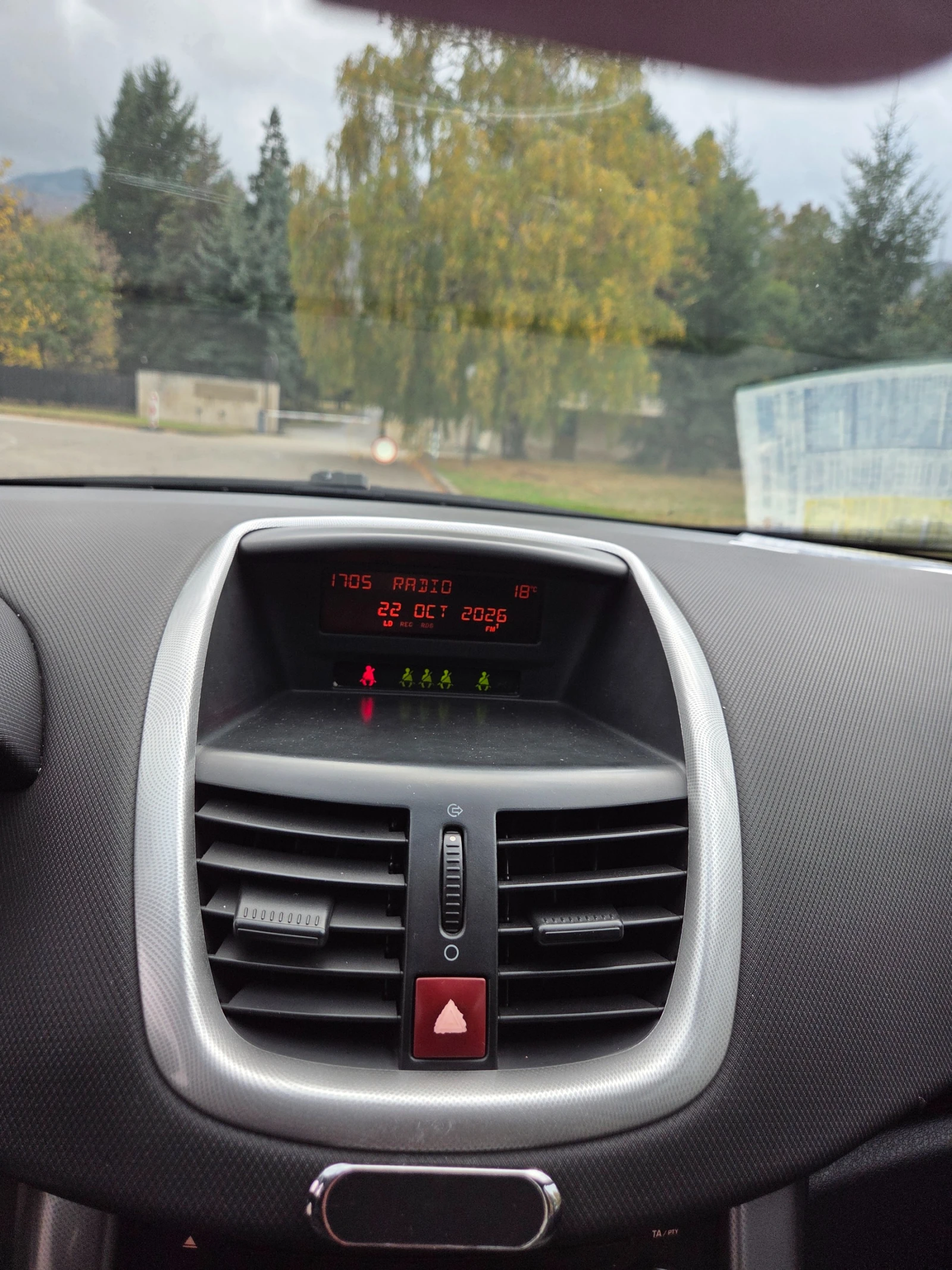 Peugeot 207, снимка 14 - Автомобили и джипове - 56617721