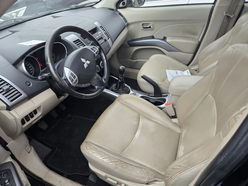 Mitsubishi Outlander, снимка 5 - Автомобили и джипове - 49610722