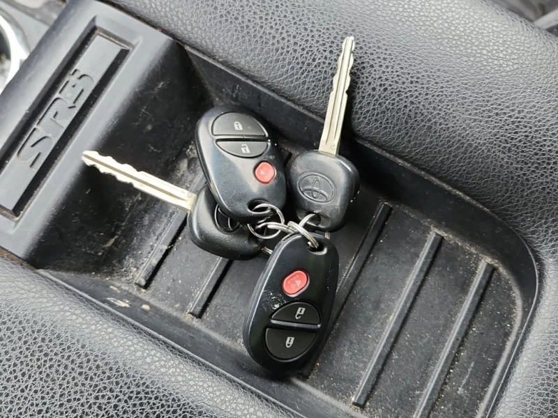 Toyota Tundra * SR5 PLUS CREW CAB STD BED * CARFAX * БЕЗ ПЪРВОНА, снимка 8 - Автомобили и джипове - 52999660