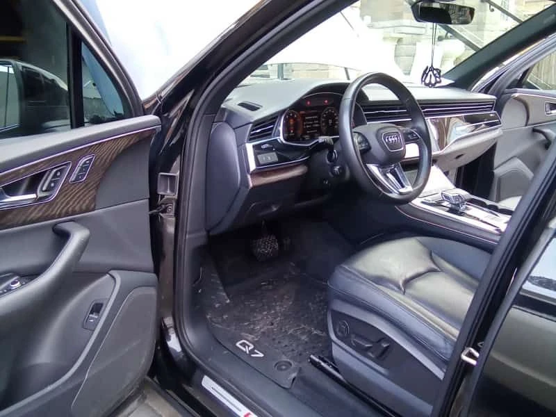 Audi Q7 * PROGRESSIV * CARFAX * БЕЗ ПЪРВОНАЧАЛНА ВНОСКА, снимка 4 - Автомобили и джипове - 54465656