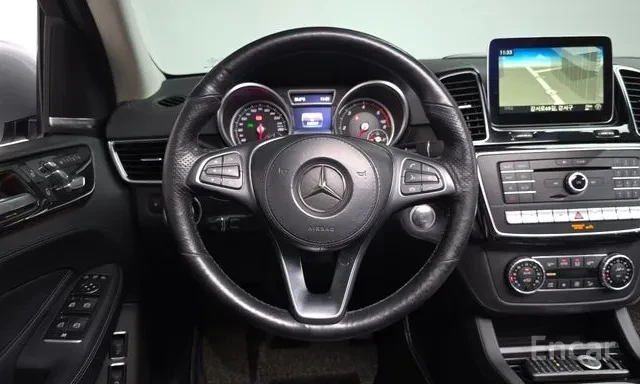 Mercedes-Benz GLS 350 D | AMG | ОБДУХВАНЕ | 360 | 7 МЕСТА | ДИСТРОНИК | , снимка 7 - Автомобили и джипове - 55630854