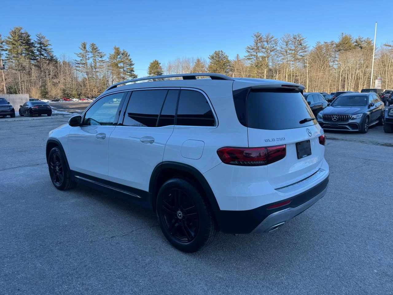 Mercedes-Benz GLB 250 4MATIC CARPLAY* ПОДГРЕВ* KEYLESS* ДИГ. ТАБЛО - изображение 3