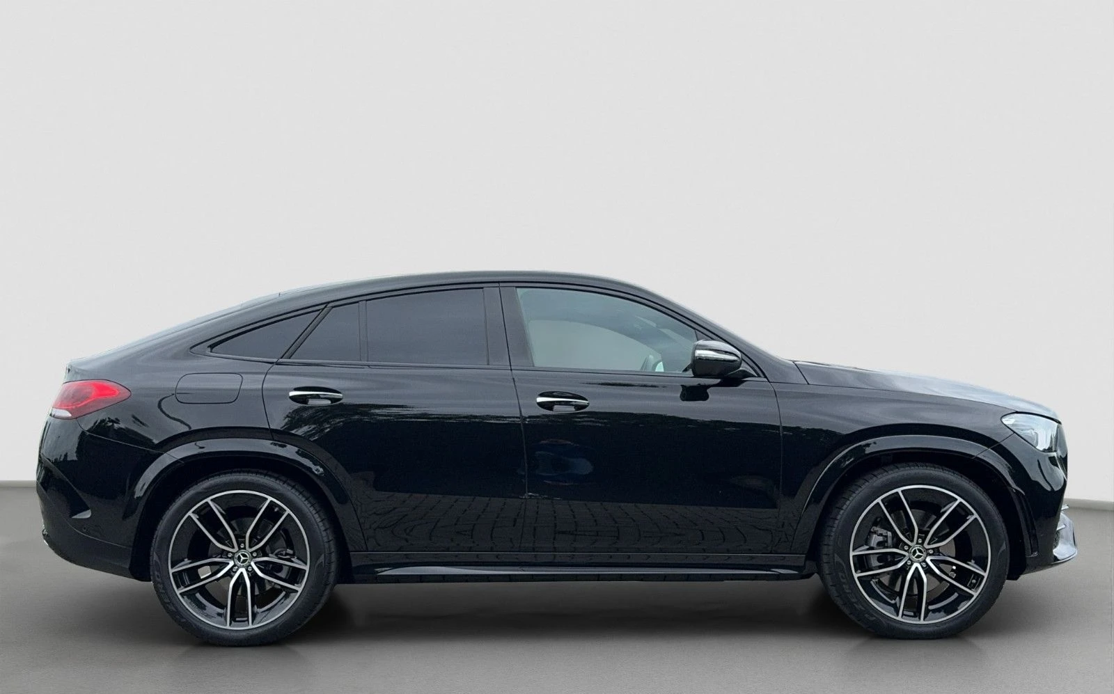 Mercedes-Benz GLE 400 d Coupe 4Matic = AMG Line= Night Package Гаранция - изображение 5