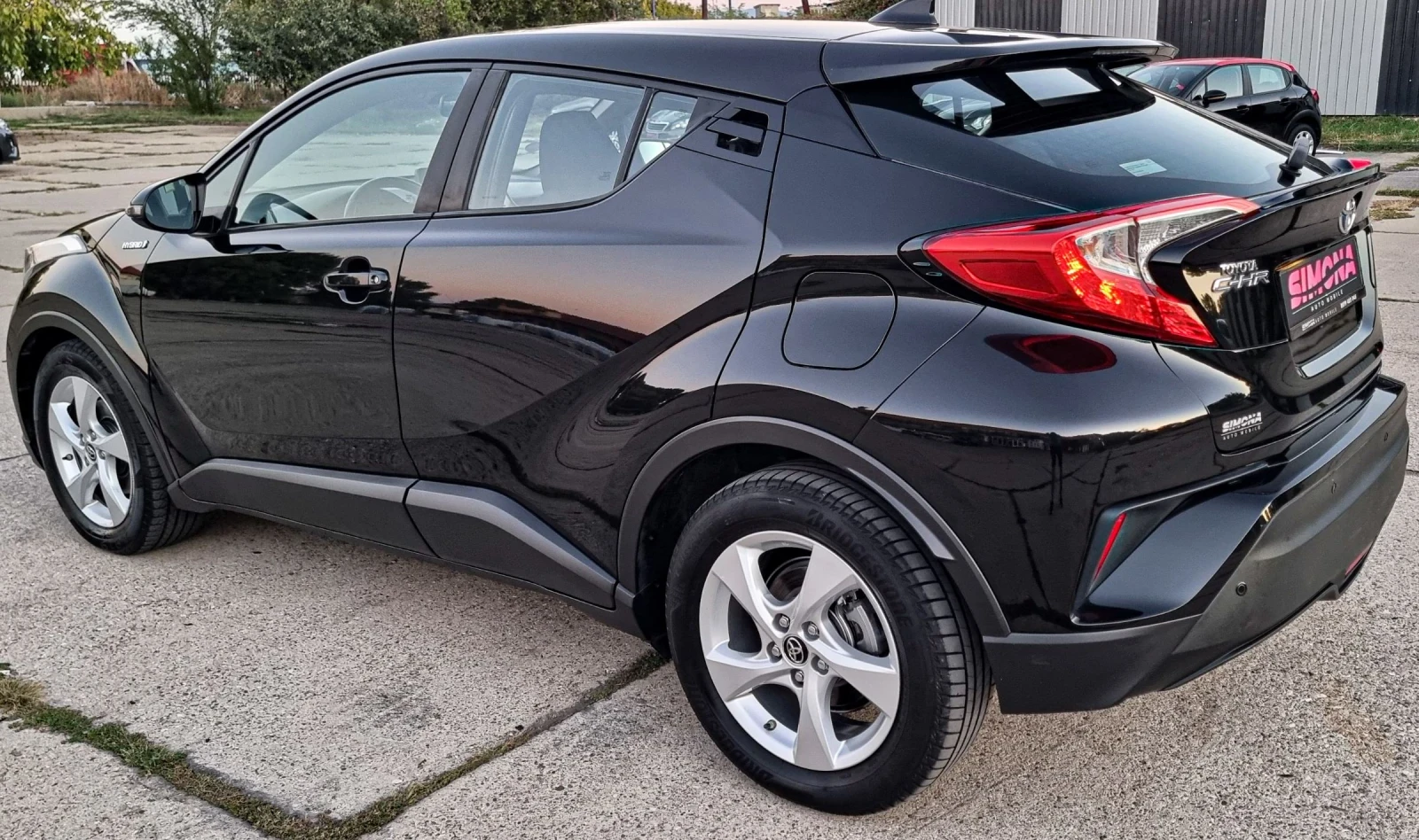 Toyota C-HR 1.8 Hybrid Dynamic - изображение 8