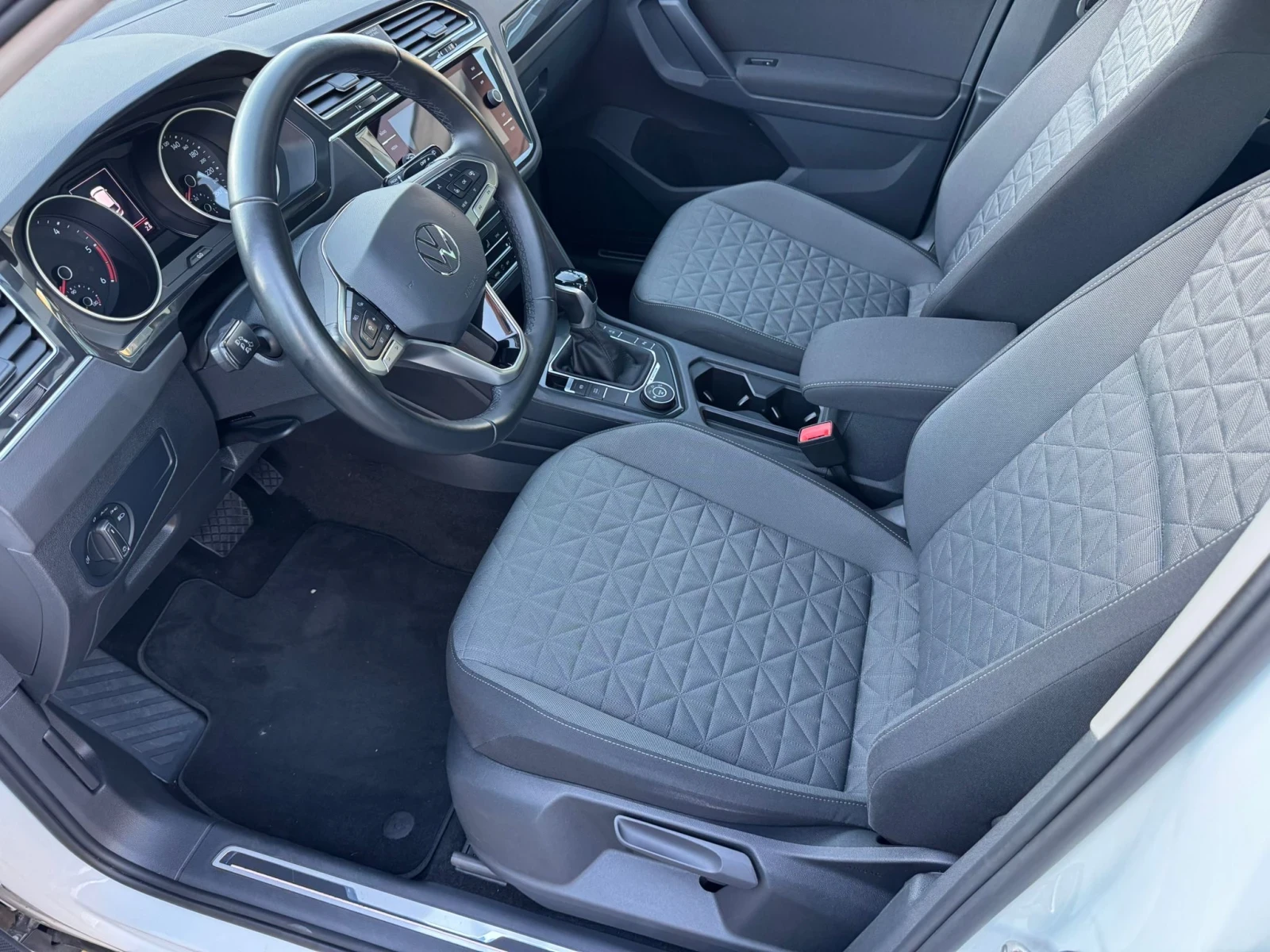 VW Tiguan 2.0TDI 4MOTION 150кс DSG * ПЕРФЕКТЕН*  - изображение 4