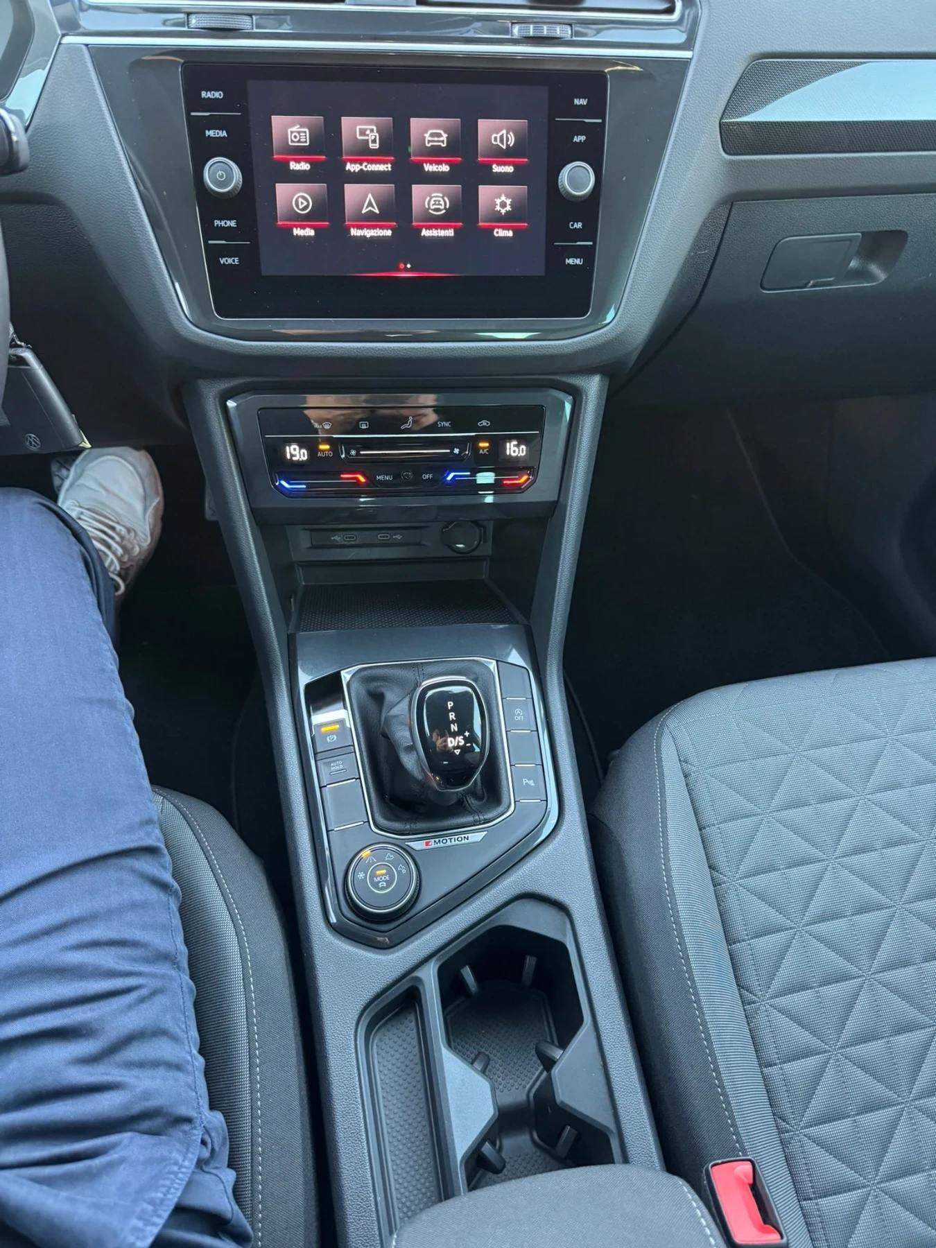 VW Tiguan 2.0TDI 4MOTION 150кс DSG * ПЕРФЕКТЕН*  - изображение 6