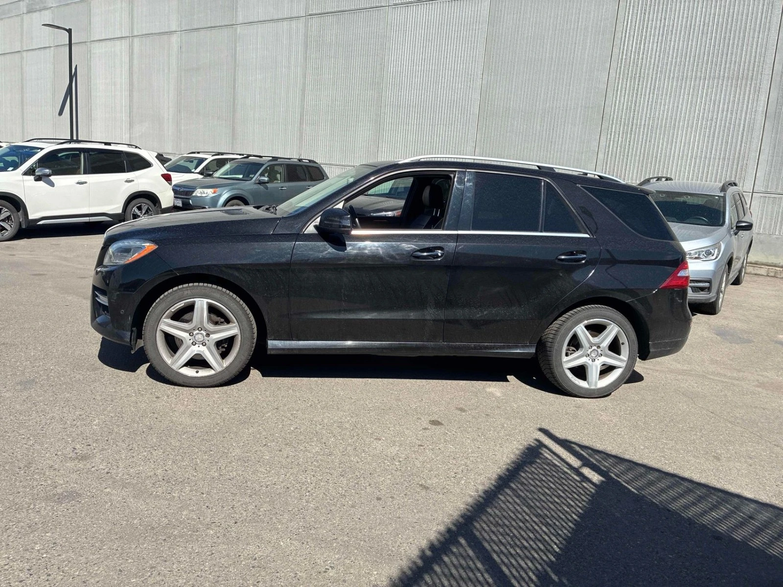 Mercedes-Benz ML AMG* KEYLESS* ПОДГРЕВ* КАМЕРА, снимка 3 - Автомобили и джипове - 54292330