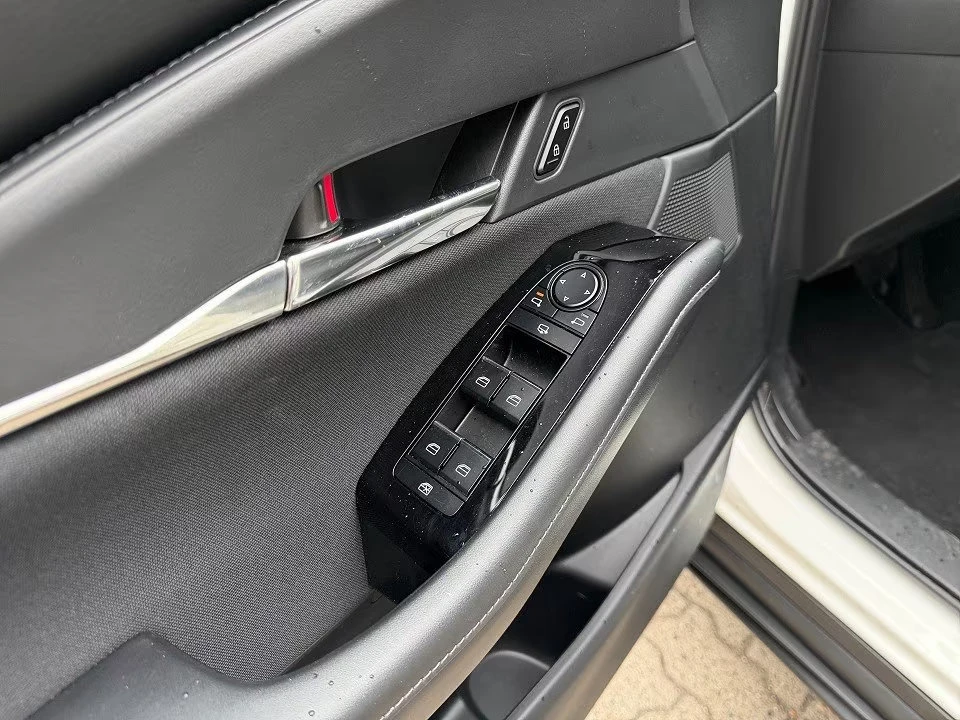 Mazda CX-30 e-SKYACTIVE/140HP/MHEV/CAM/HUD/KLESS/CPLAY/459q, снимка 13 - Автомобили и джипове - 55048100