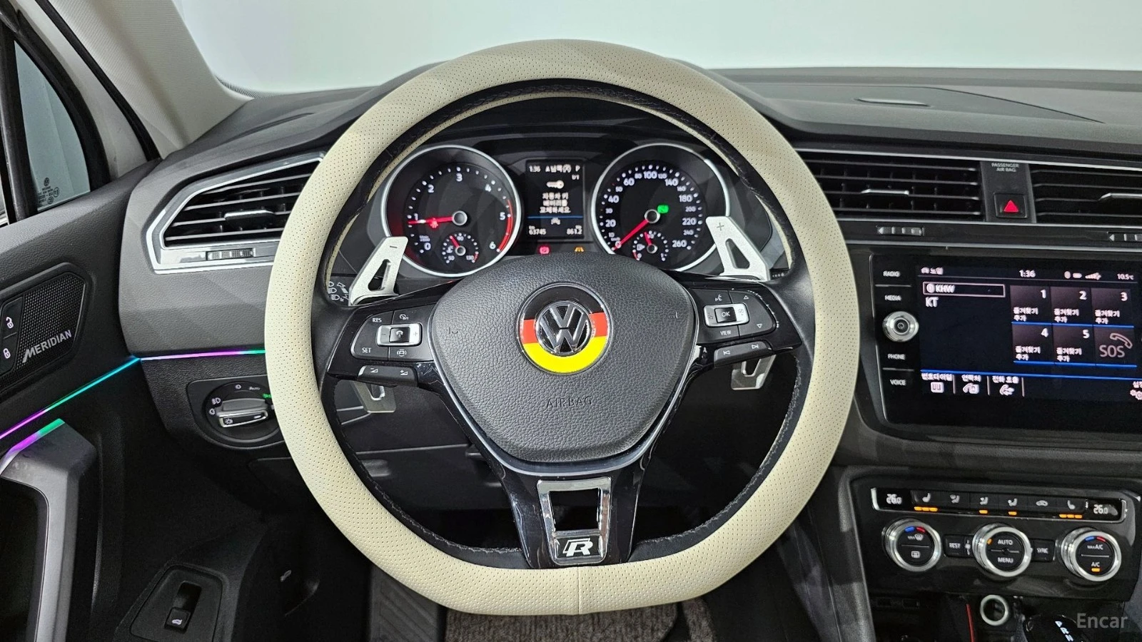 VW Tiguan 2.0 TDI PREMIUM* КОЖА* ПОДГРЕВ* КАМЕРА, снимка 11 - Автомобили и джипове - 55570358