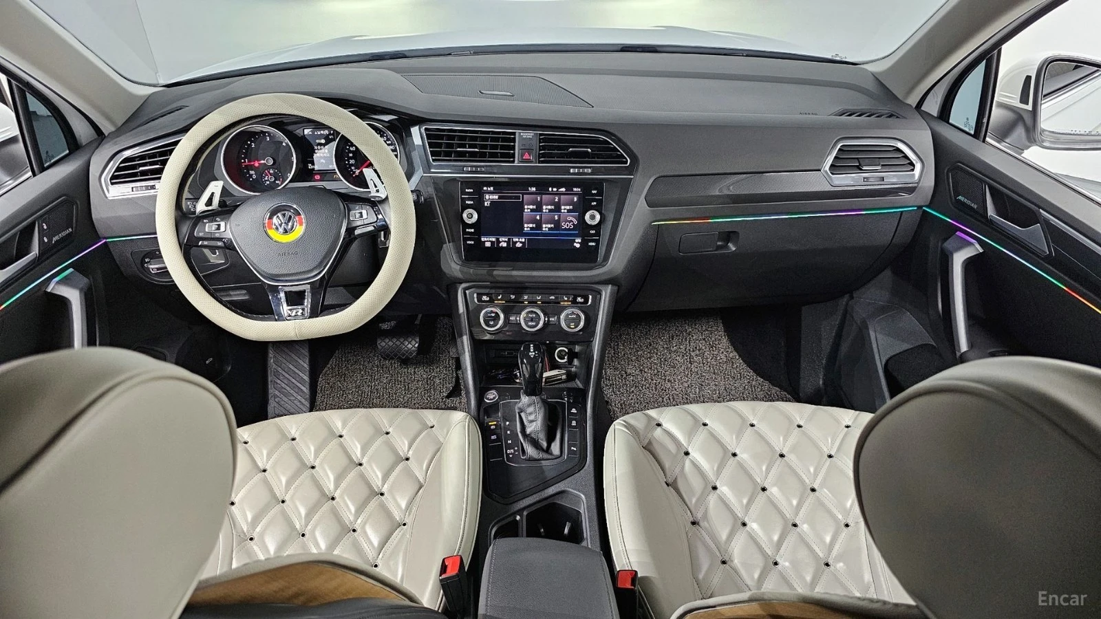 VW Tiguan 2.0 TDI PREMIUM* КОЖА* ПОДГРЕВ* КАМЕРА, снимка 5 - Автомобили и джипове - 55570358