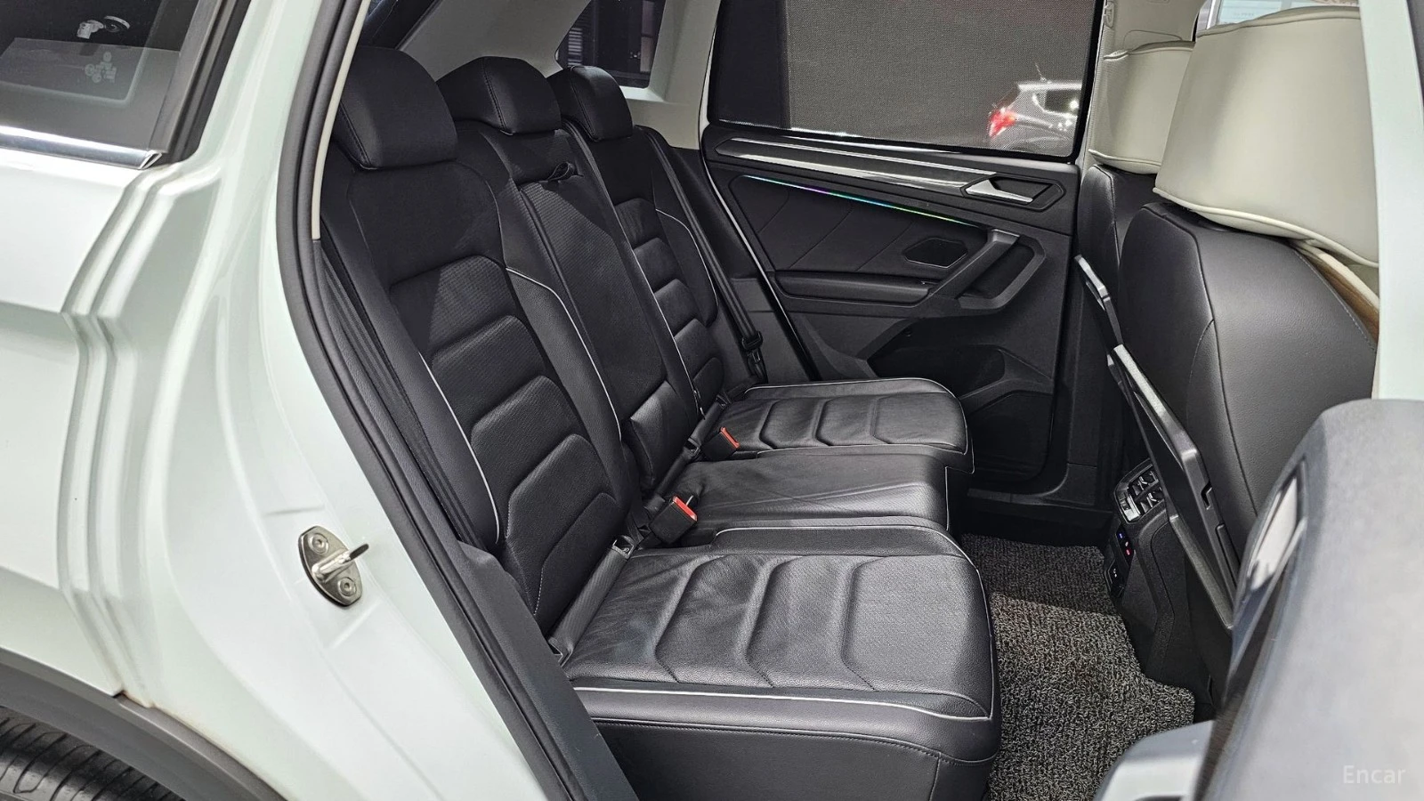 VW Tiguan 2.0 TDI PREMIUM* КОЖА* ПОДГРЕВ* КАМЕРА, снимка 10 - Автомобили и джипове - 55570358