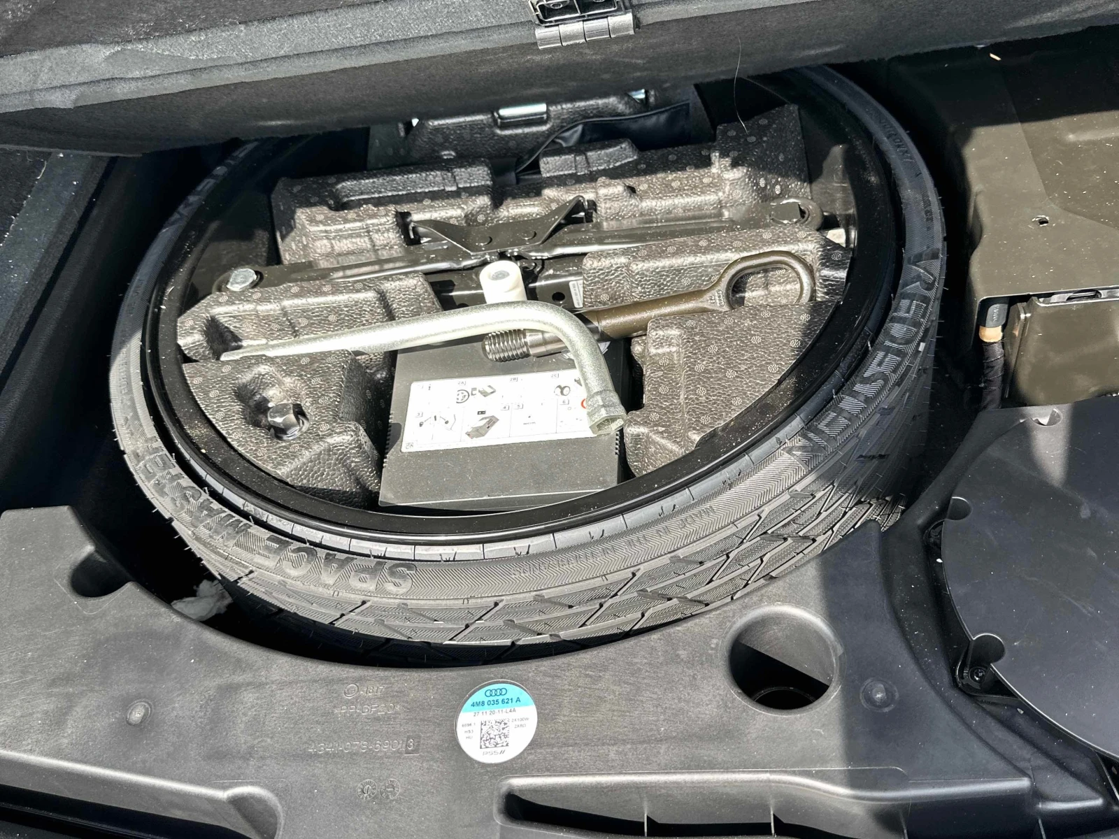 Audi Q8 * Technik * CARFAX * ОПЦИЯ ЗА ФИНАНСИРАНЕ, снимка 12 - Автомобили и джипове - 55879696