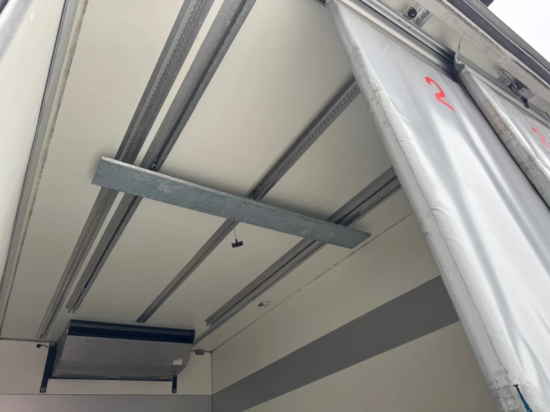 Iveco Daily 70C18* Euro6* Хладилен+ Ток* Климатик* Падащ борд, снимка 11 - Камиони - 52882478