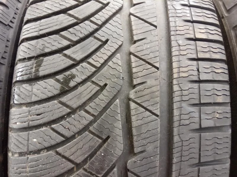 Гуми Зимни 235/55R17, снимка 2 - Гуми и джанти - 40098096