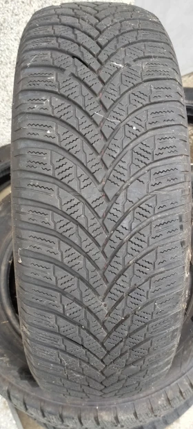 Гуми Зимни 195/65R15, снимка 1 - Гуми и джанти - 47285655