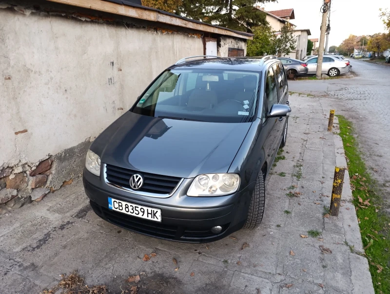 VW Touran 2.0 FSI, снимка 2 - Автомобили и джипове - 47737996