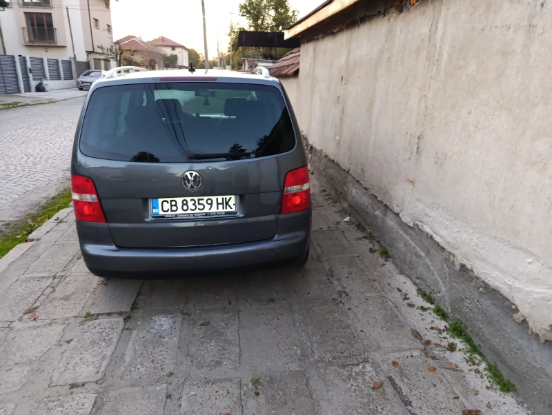 VW Touran 2.0 FSI, снимка 4 - Автомобили и джипове - 47737996