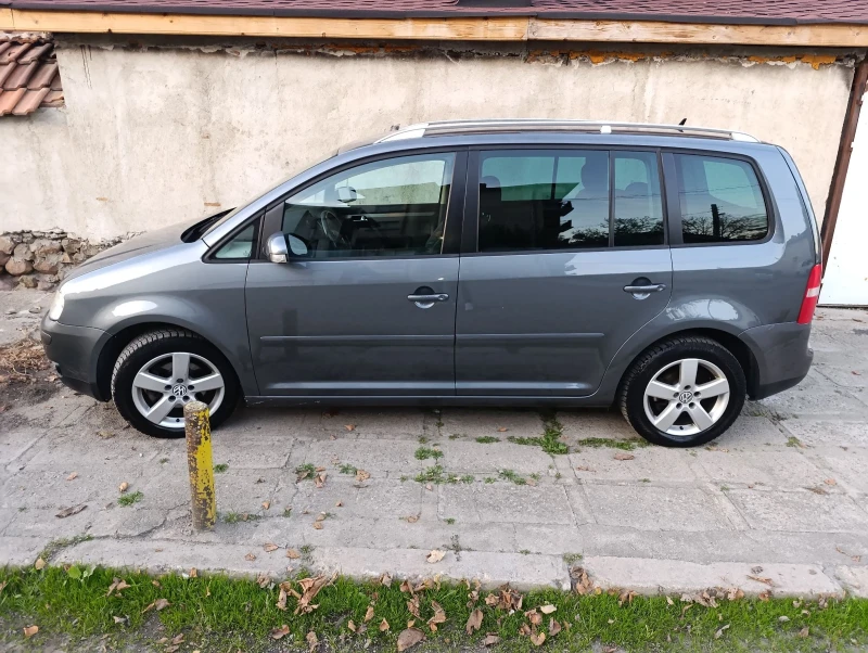 VW Touran 2.0 FSI, снимка 1 - Автомобили и джипове - 47737996