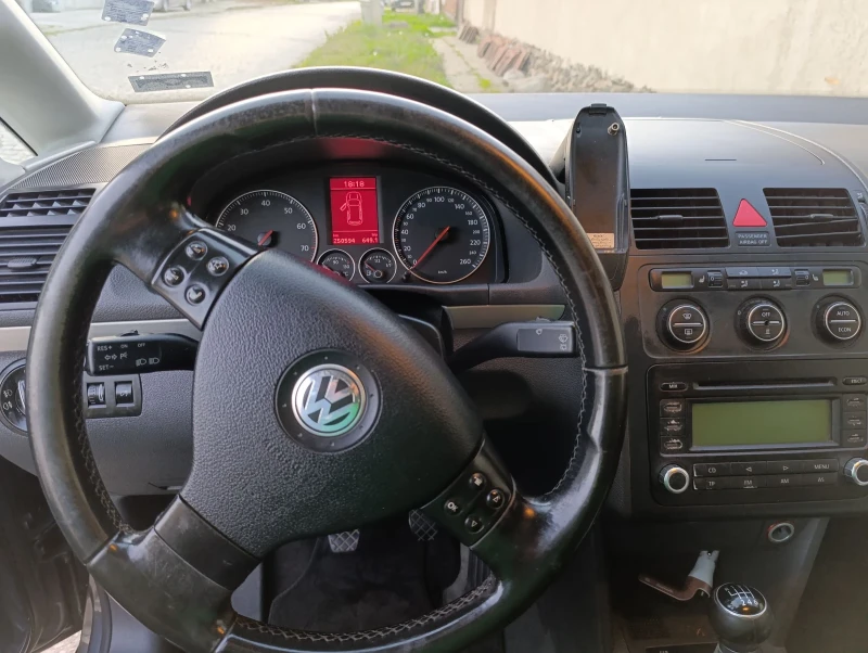 VW Touran 2.0 FSI, снимка 5 - Автомобили и джипове - 47737996