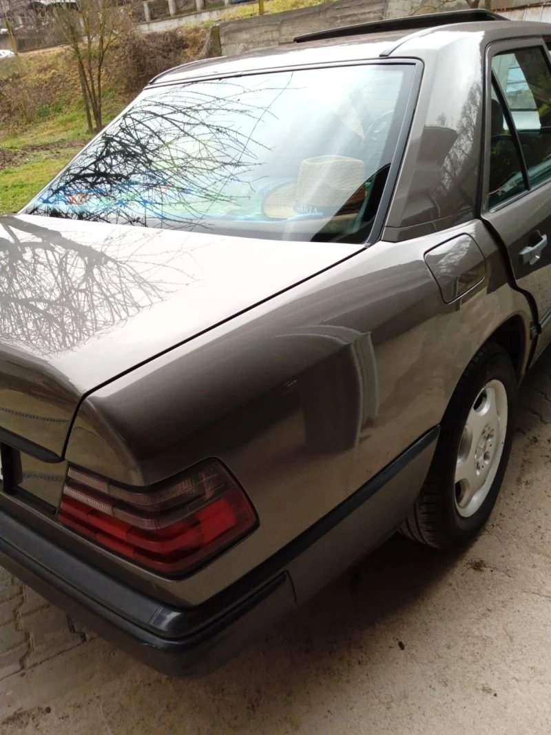 Mercedes-Benz 124 2.0, снимка 4 - Автомобили и джипове - 48357290