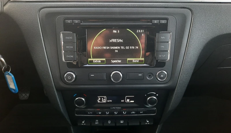 Skoda Rapid 1.6TDI Navi Xenon, снимка 12 - Автомобили и джипове - 52541182