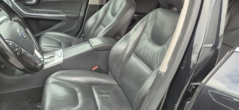 Volvo V60 2.4D5-215кс.NAVY, снимка 11 - Автомобили и джипове - 52704800