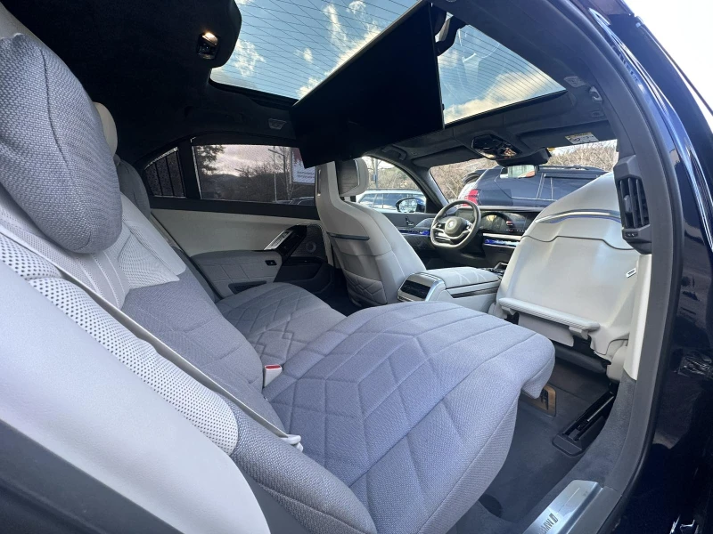 BMW i7 xD60 M-Sport TV/ HUD /Pano /360 /Massage/, снимка 16 - Автомобили и джипове - 53112279