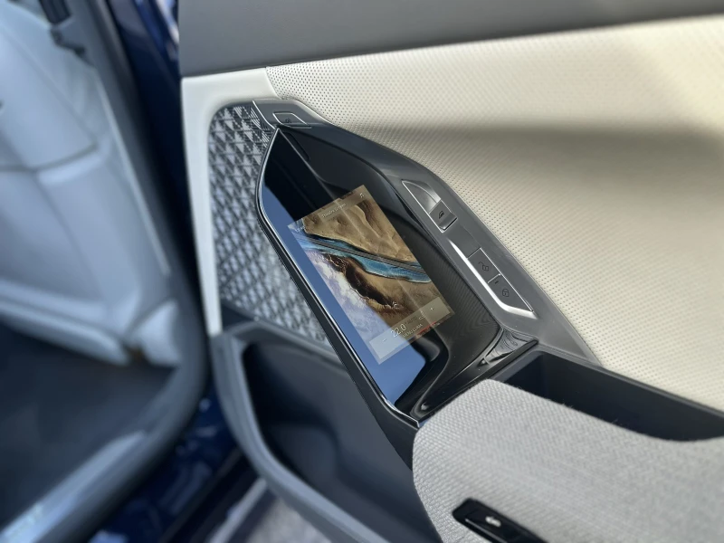 BMW i7 xD60 M-Sport TV/ HUD /Pano /360 /Massage/, снимка 14 - Автомобили и джипове - 53112279