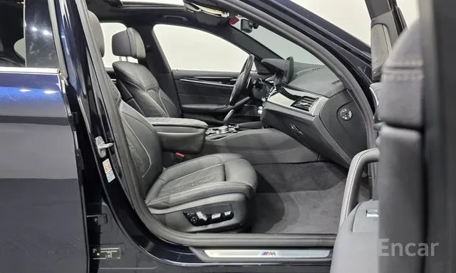 BMW 530 I * M SPORT * HEAD UP * ОБДУХВАНЕ * FACELIFT * , снимка 13 - Автомобили и джипове - 55744427