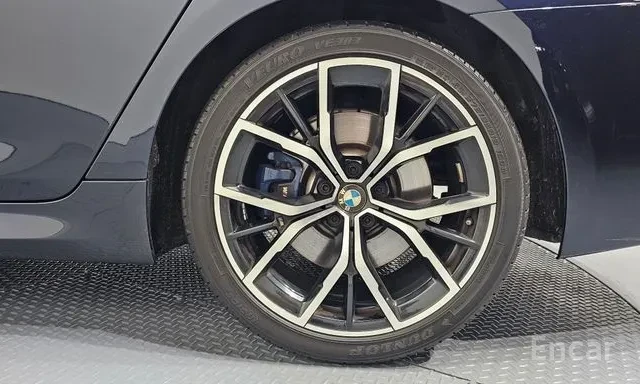 BMW 530 I * M SPORT * HEAD UP * ОБДУХВАНЕ * FACELIFT * , снимка 4 - Автомобили и джипове - 55744427