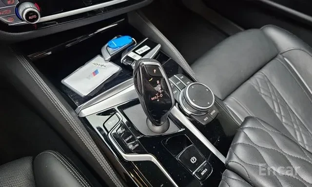 BMW 530 I * M SPORT * HEAD UP * ОБДУХВАНЕ * FACELIFT * , снимка 11 - Автомобили и джипове - 55744427