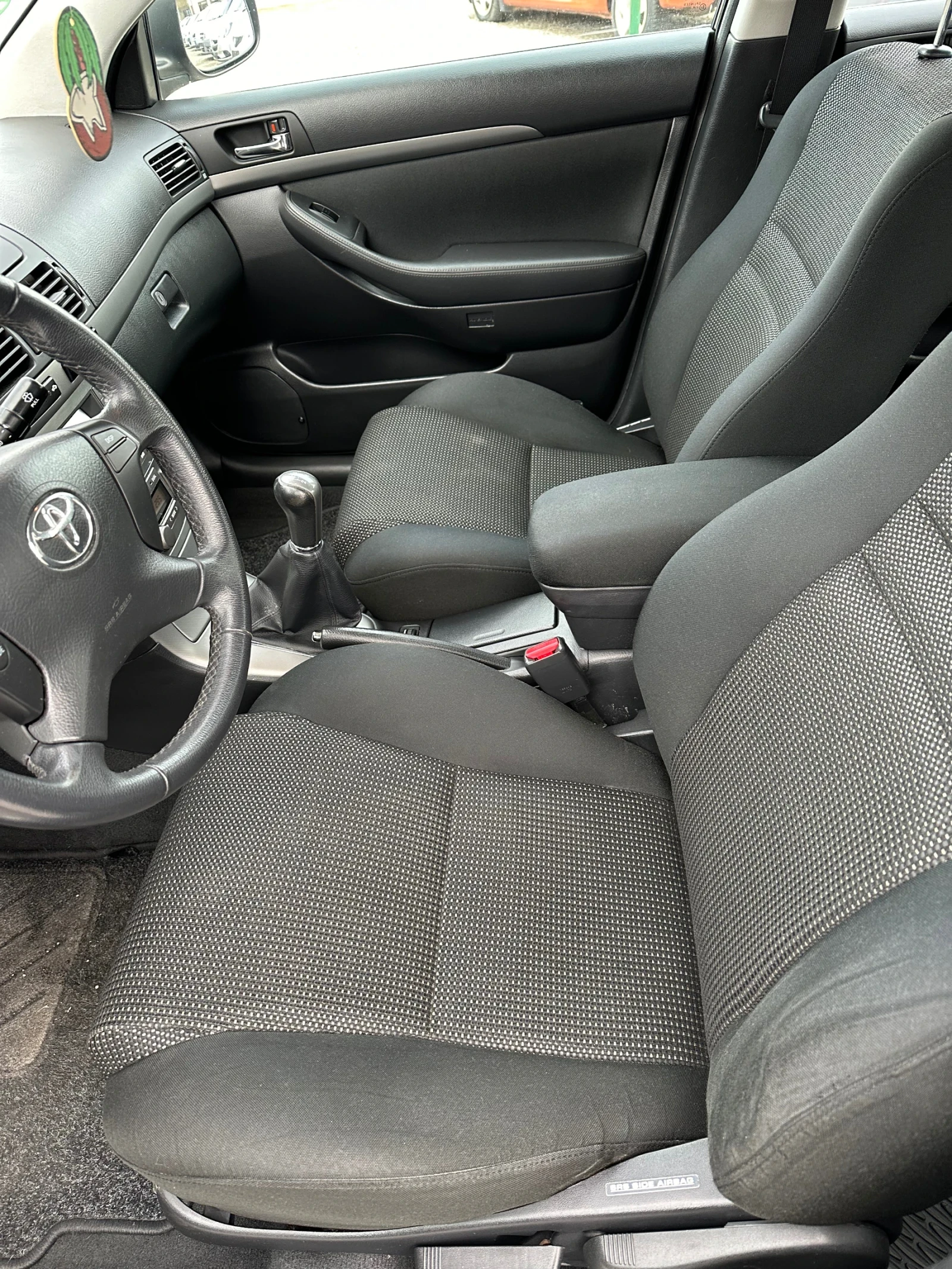 Toyota Avensis 1.8 I. Facelift. Седан - изображение 9