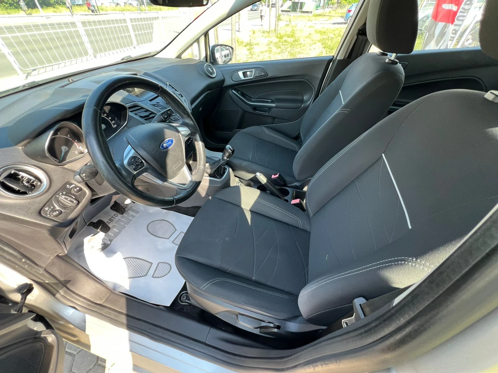 Ford Fiesta 1.2i/EURO.5B - изображение 6