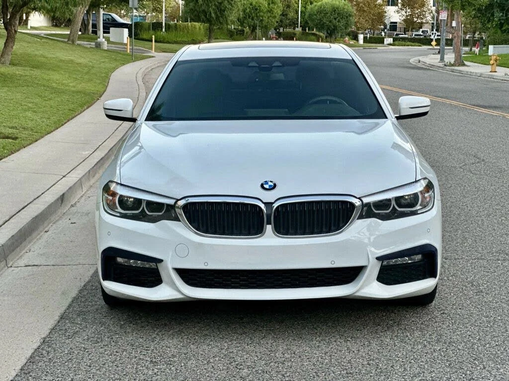 BMW 530 Е PERFORMANCE/HEAD-UP/KEYLESS/PANO/M PACKAGE - изображение 3