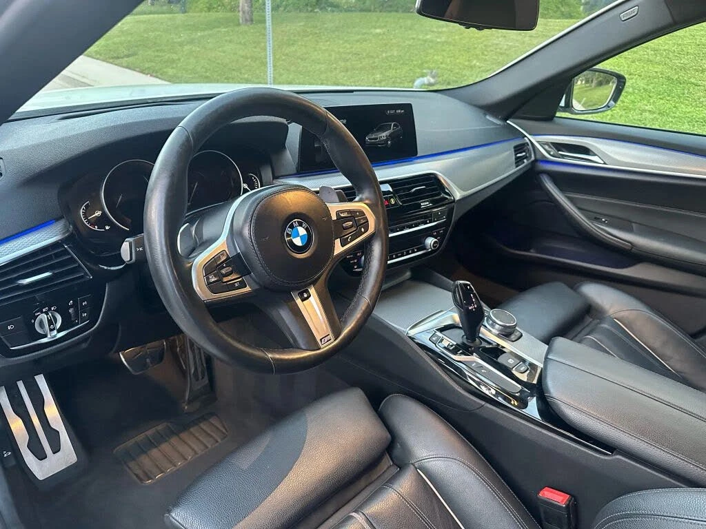 BMW 530 Е PERFORMANCE/HEAD-UP/KEYLESS/PANO/M PACKAGE - изображение 10
