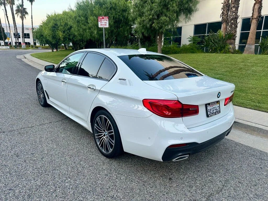 BMW 530 Е PERFORMANCE/HEAD-UP/KEYLESS/PANO/M PACKAGE - изображение 5