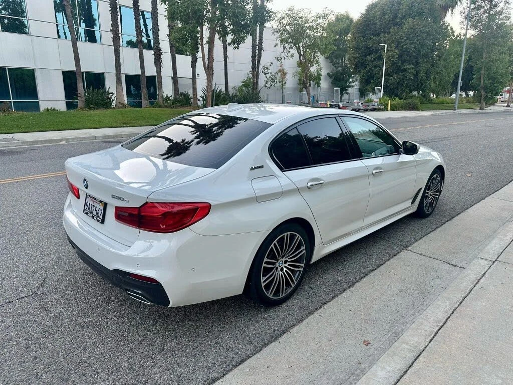 BMW 530 Е PERFORMANCE/HEAD-UP/KEYLESS/PANO/M PACKAGE - изображение 6
