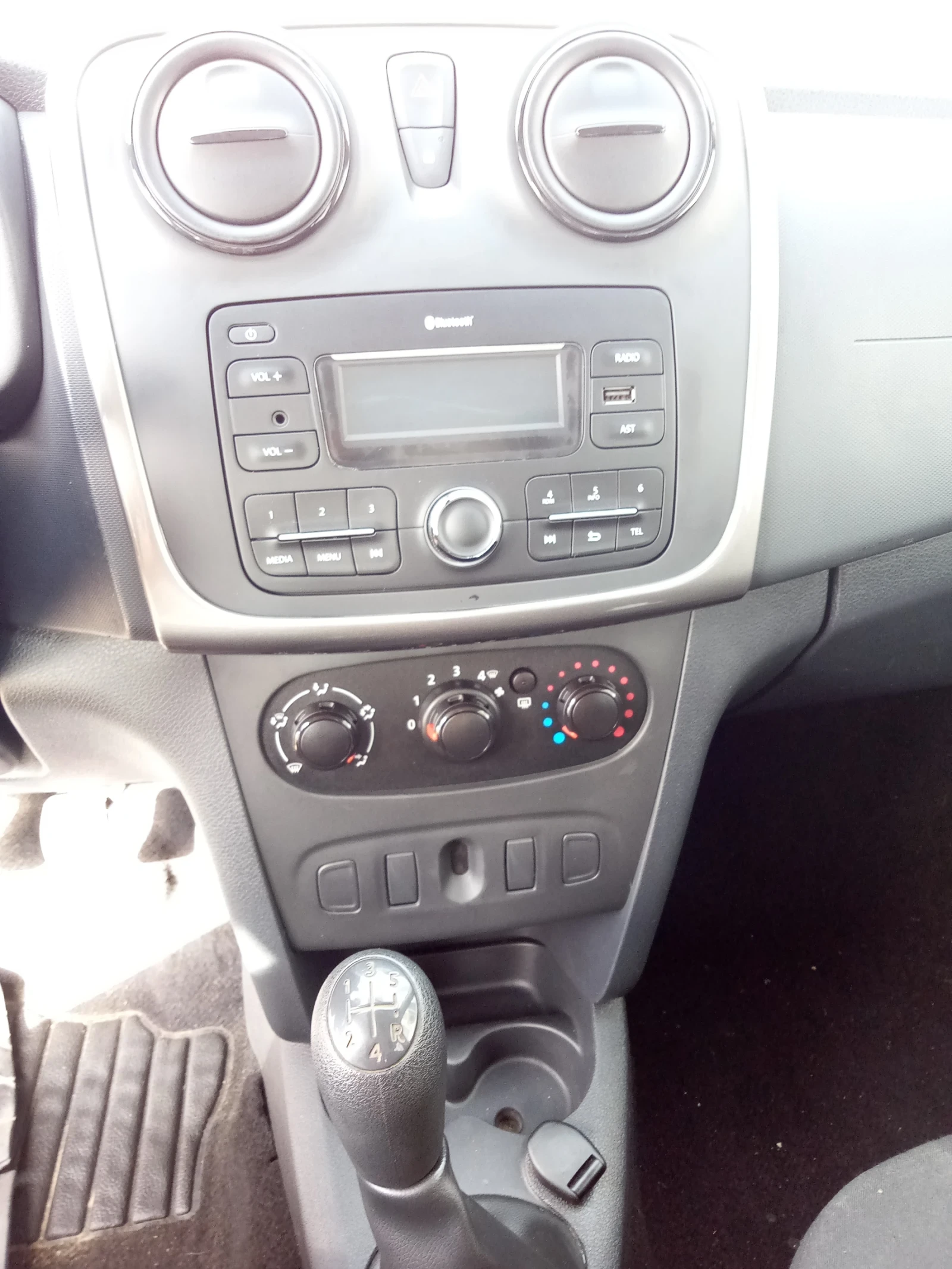 Dacia Sandero 1.0/75 к.с./117 х.км/серв.книжка | Mobile.bg — изображение 16