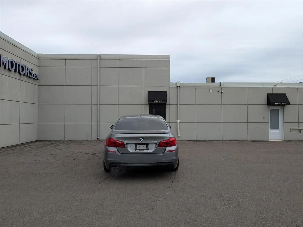 BMW 528 i xDrive * M-pack * PANO * Ел. багажник * Подгрев - изображение 3