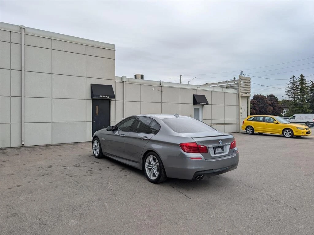 BMW 528 i xDrive * M-pack * PANO * Ел. багажник * Подгрев - изображение 2