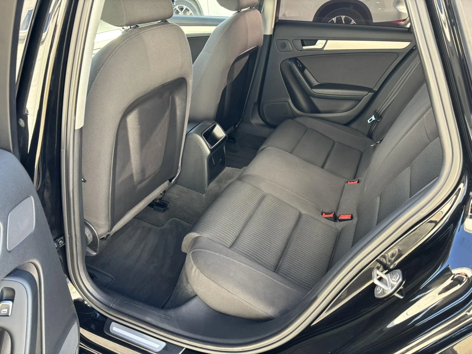 Audi A4 2.0tdi * LED* Navi* 6sk* Facelife* *  - изображение 8