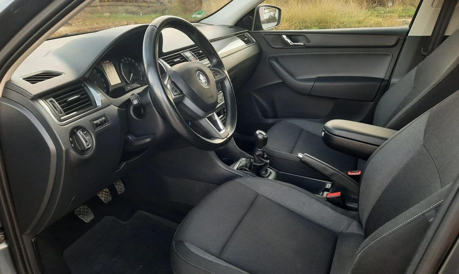 Skoda Rapid 1.6TDI Navi Xenon - изображение 8