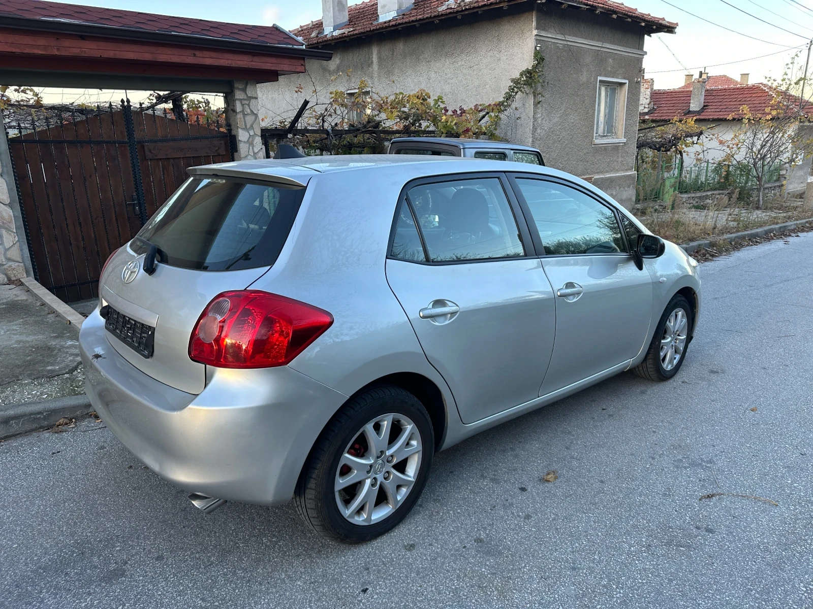 Toyota Auris 1.6i - изображение 5