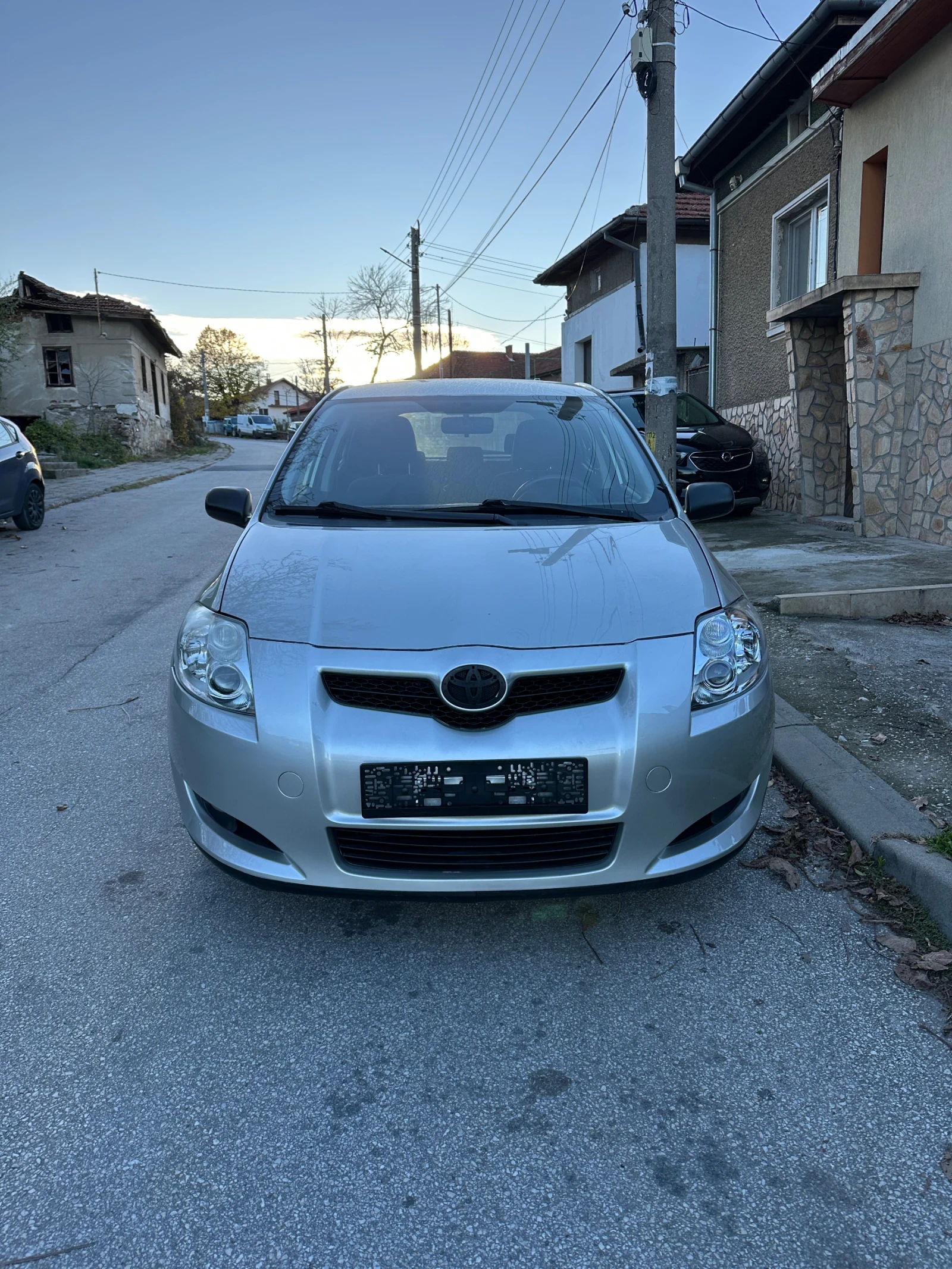 Toyota Auris 1.6i - изображение 2