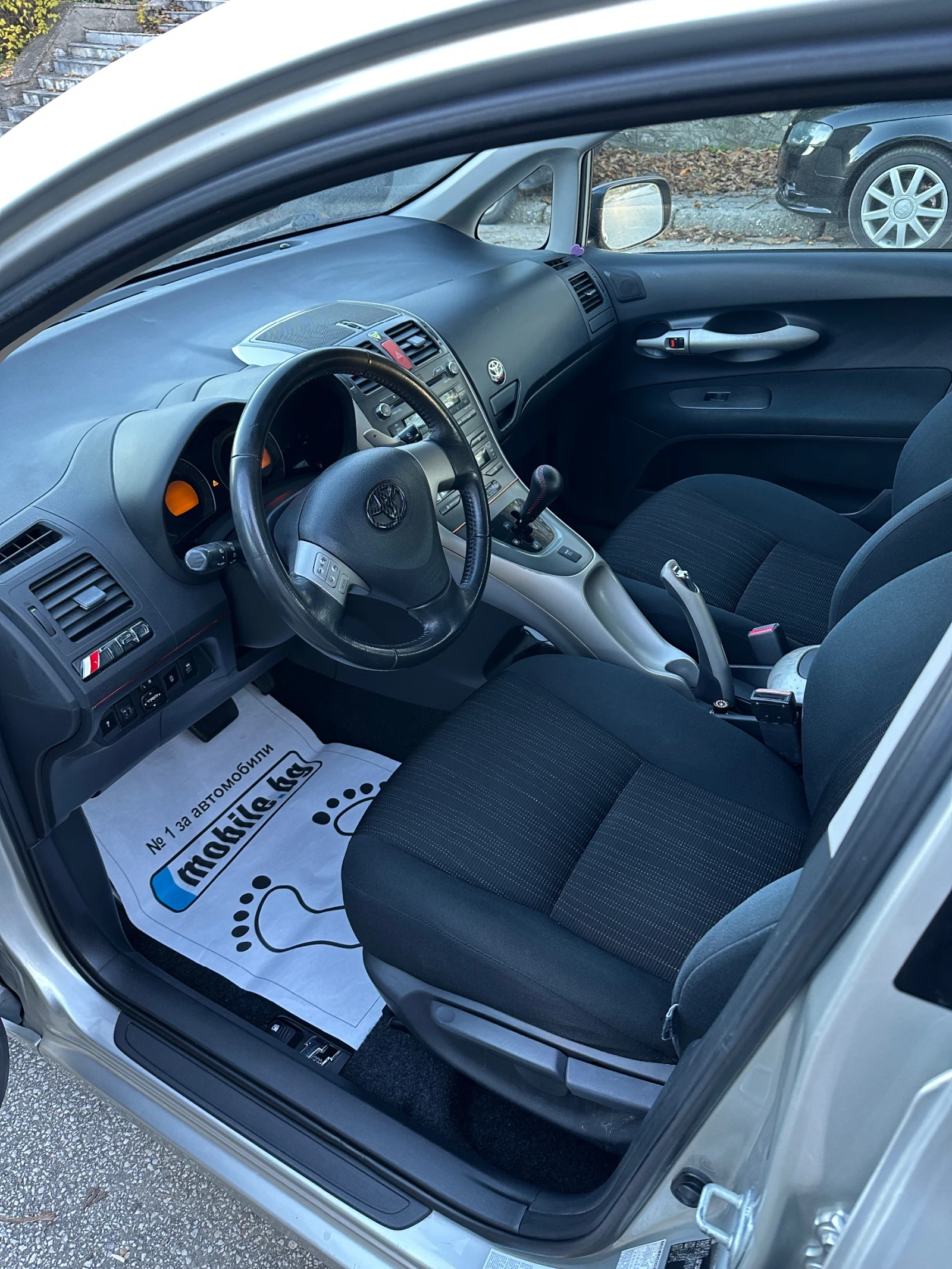 Toyota Auris 1.6i - изображение 9